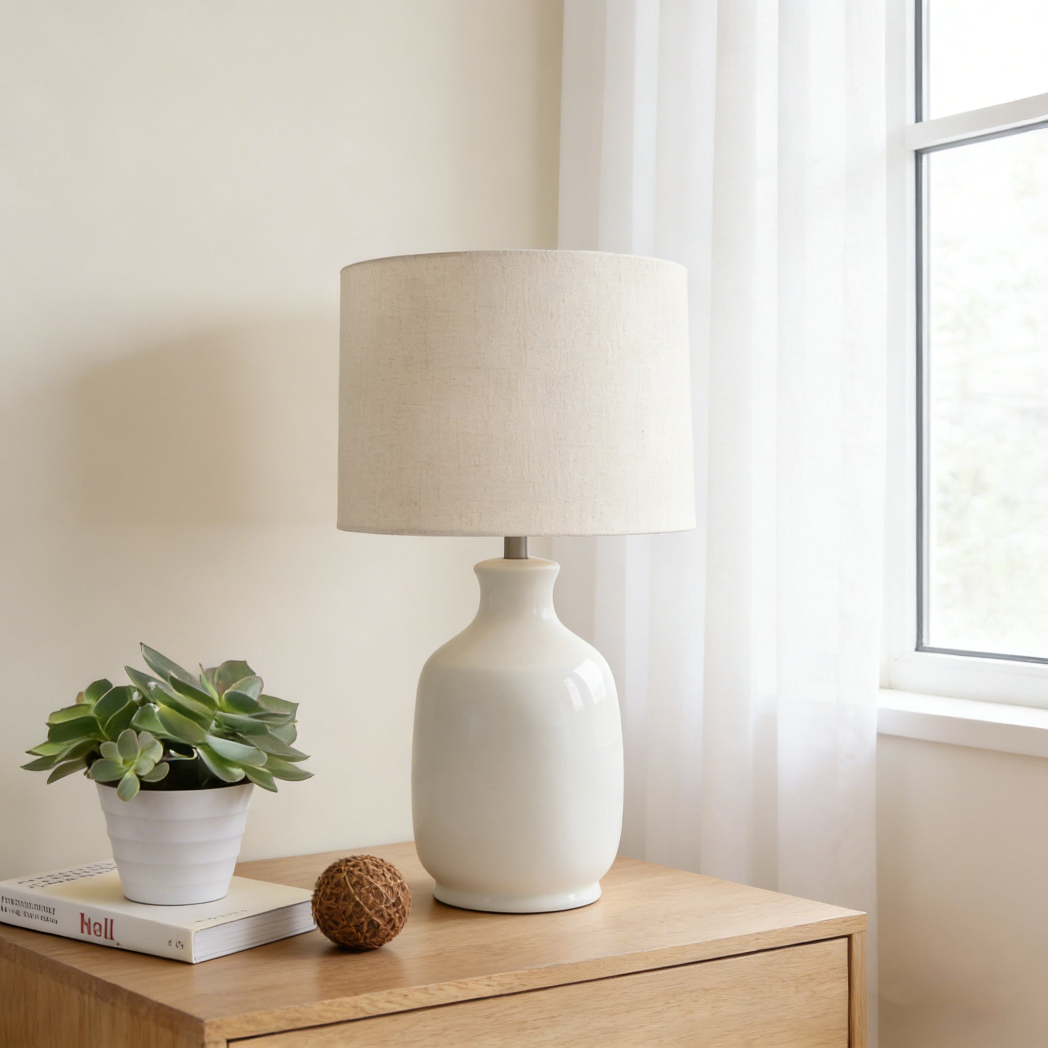 Ceramic Base × 3D Printed Shade: A Lamp Blending Texture and Technology